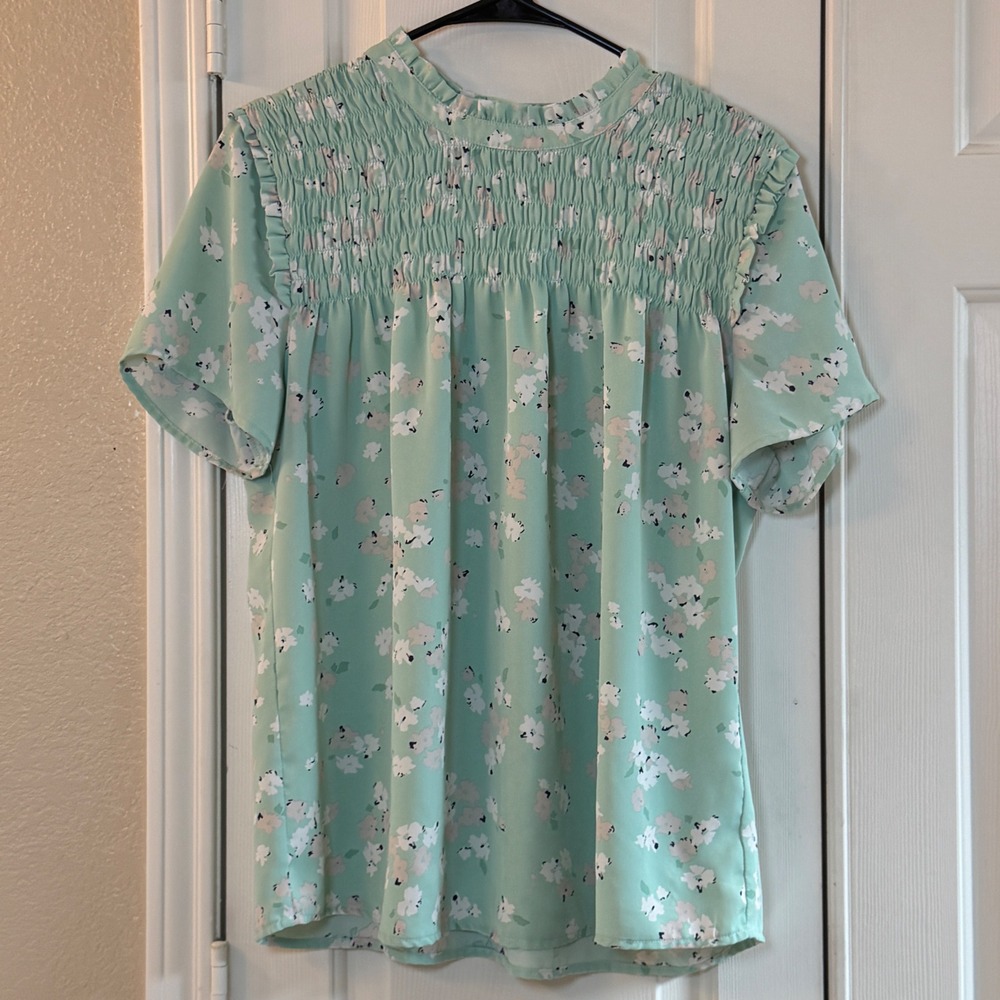 Mod Boutique Mint Green Flowy Floral Short Sleeve Seersucker Blouse Womens Sz M